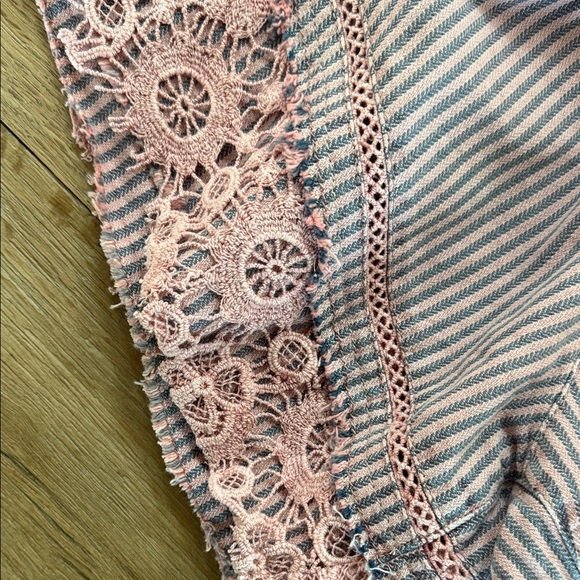 NWT FREE PEOPLE Striped Pink Lace Trim Women's Shorts - Picture 4 of 5